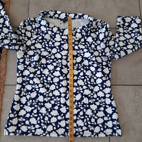 Talbots Women's Blue & White Floral Top size MP - Picture 5 of 7